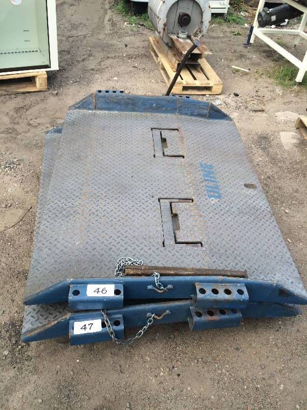 Steel dock plate