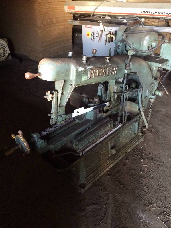 Metal cutting band saw