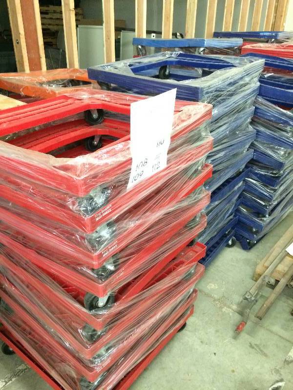 Lot of 10 plastic carts