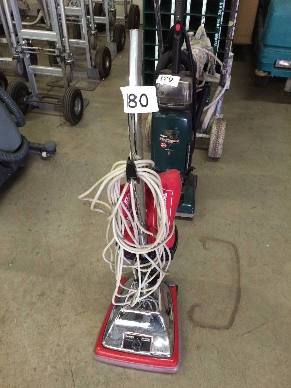 Floor vacuum