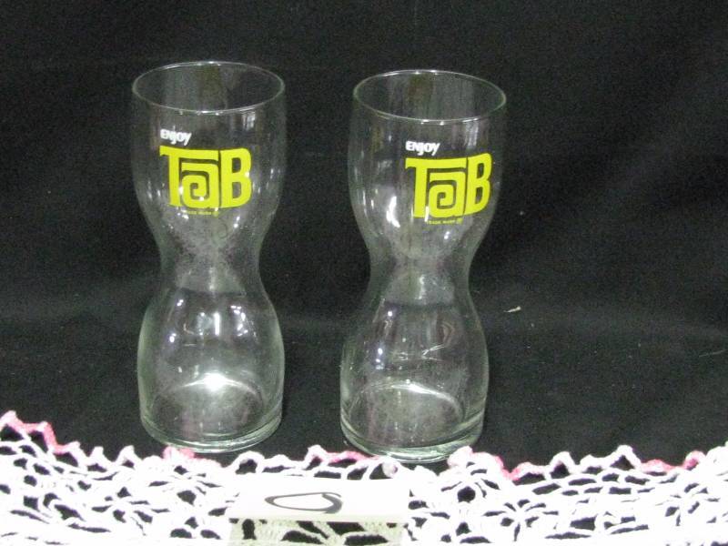 lot 9 image: Tab cola glasses