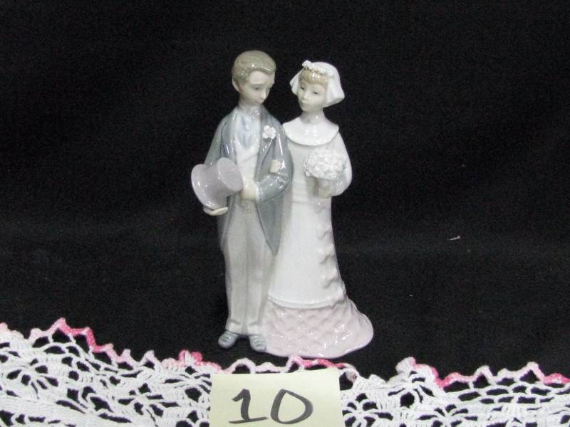 lot 10 image: Lladro BrideGroom cake topper