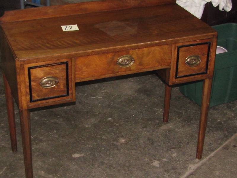 lot 12 image: Perkins Brothers Leicester Desk
