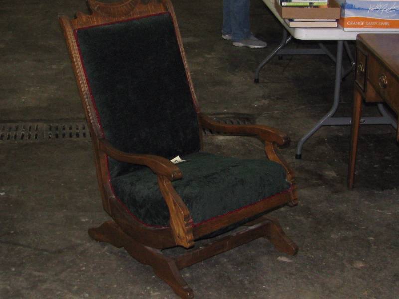 lot 17 image: Antique Victorian Rocker