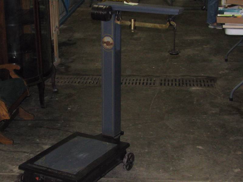 lot 18 image: Antique Fairbanks Platform Scale