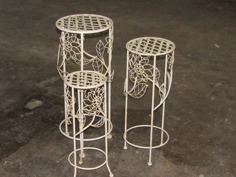 lot 20 image: Round Metal Stacking Plant Stands