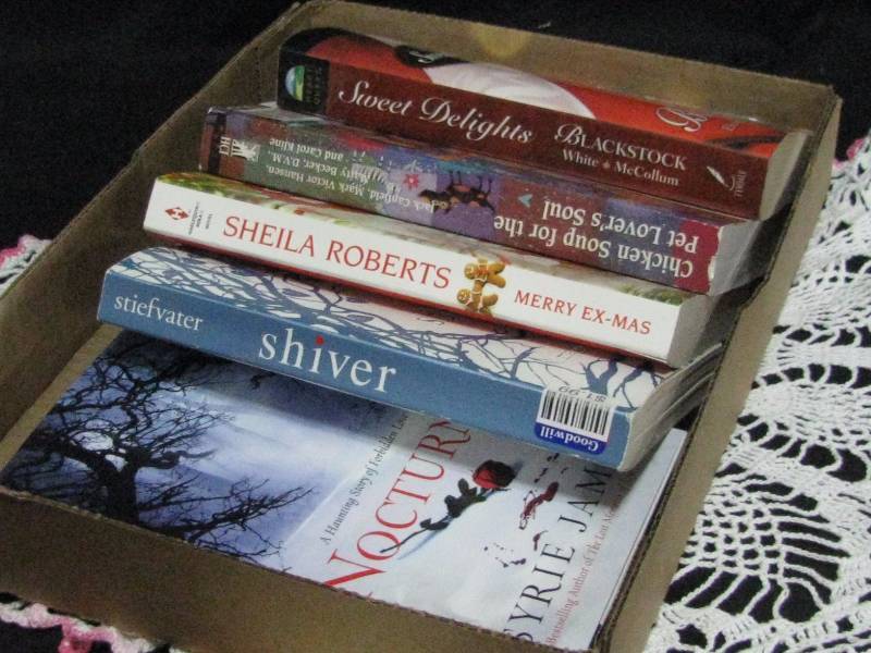 lot 39 image: Mystery Books