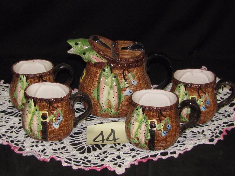 lot 44 image: Fish Creel Tea Pot w4 cups