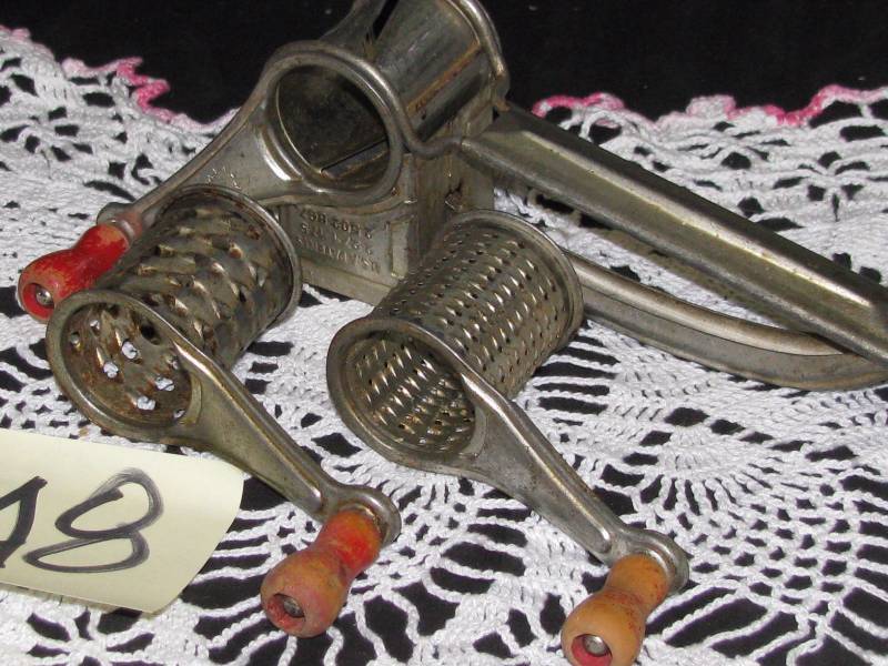lot 48 image: Vintage Kitchen Grater