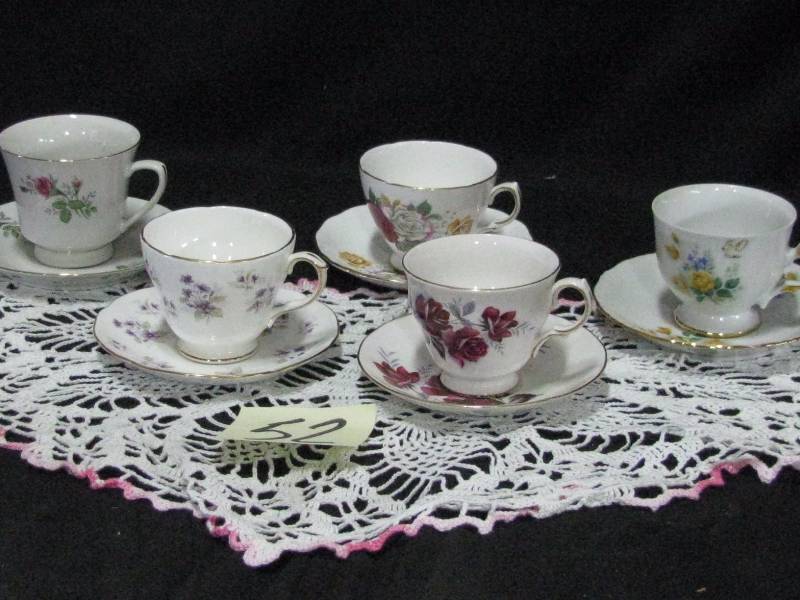 lot 52 image: China Tea Cups