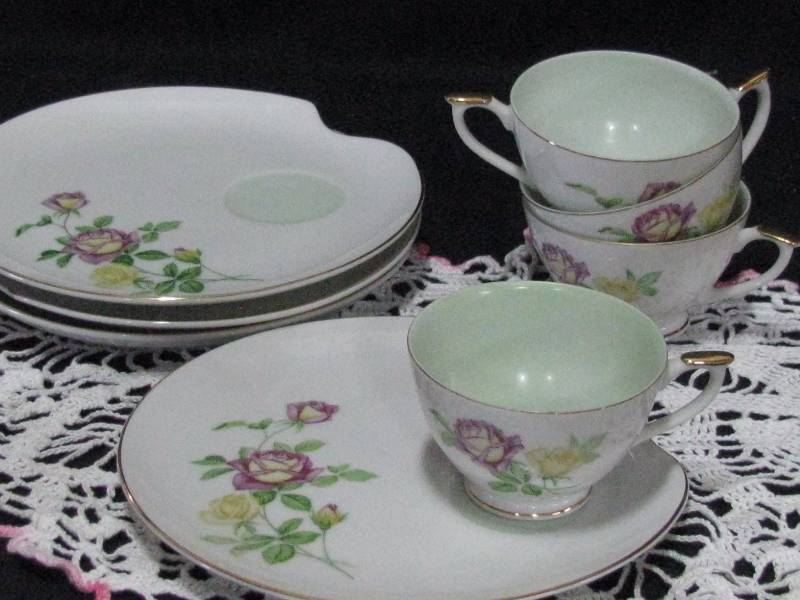lot 55 image: Snack Plates & Cups