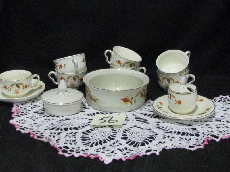 lot 56 image: Jewel Tea Autumn Leaf