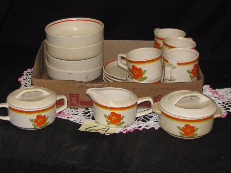 lot 64 image: 19 Piece Temper Ware