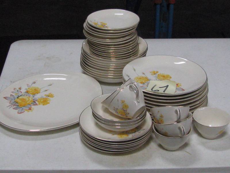 lot 67 image: 49 Piece Skyline Canonsbury Pottery