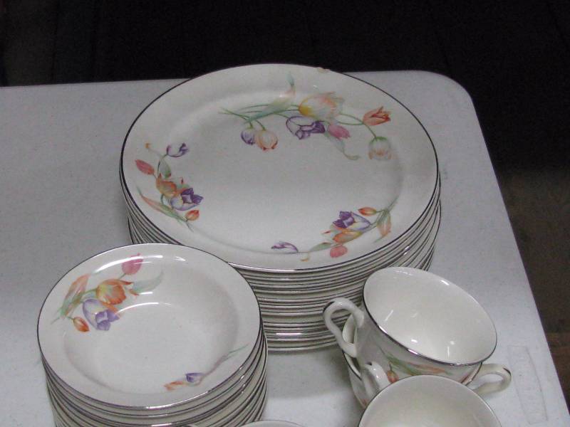 lot 71 image: 31 Piece Hall Superior China