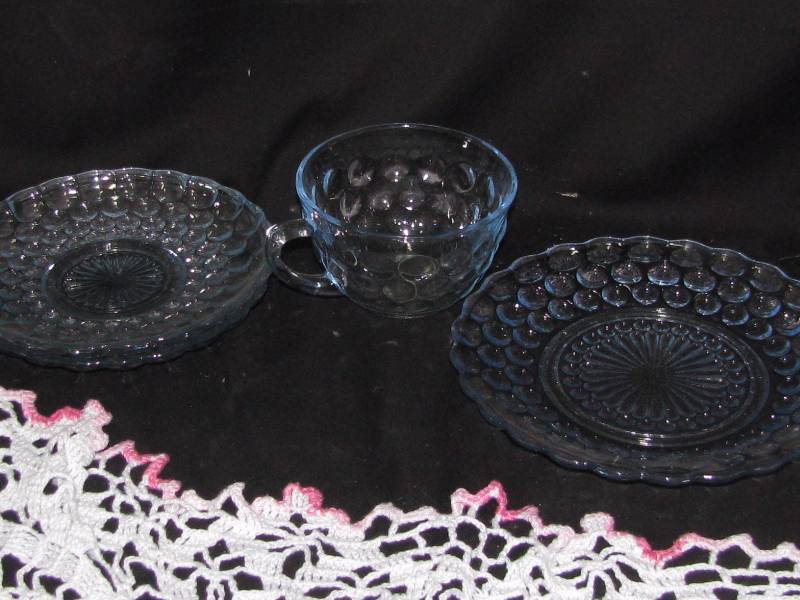 lot 73 image: 4 Piece Ice Blue Bubble Glass