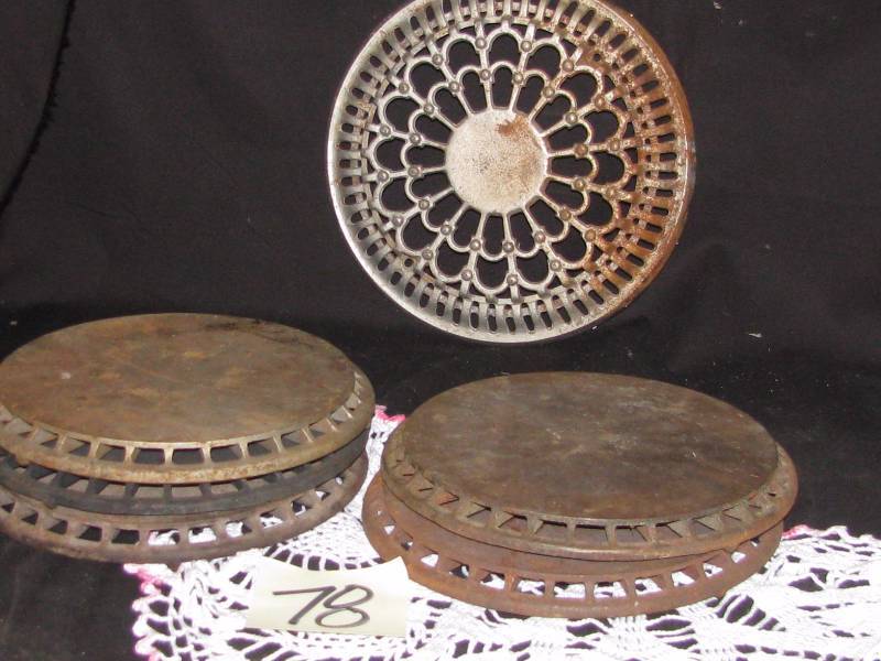 lot 78 image: Cast Iron Sad Iron Heaters