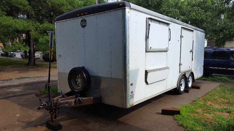 lot 2 image: 1998 Wells Cargo Dual Axle 20 Enclosed Trailer