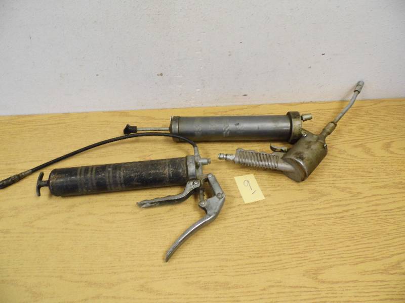 lot 9 image: Grease Guns