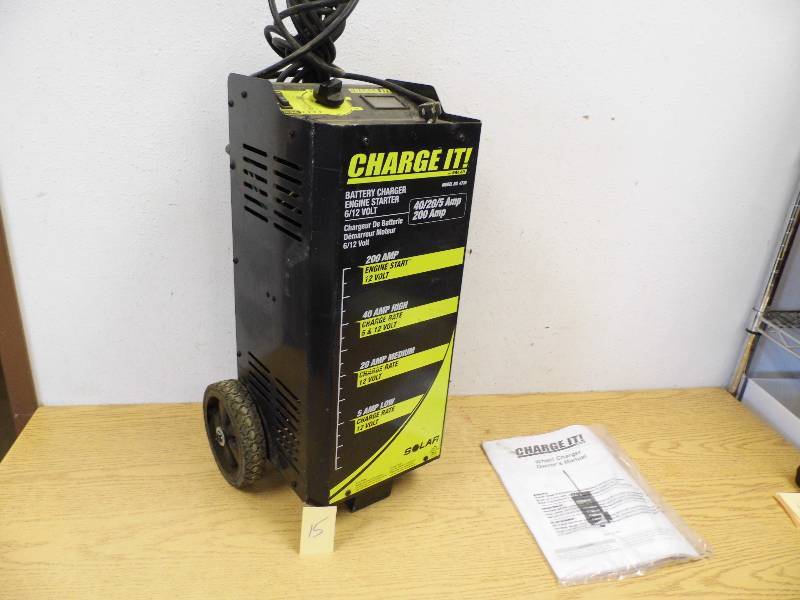 lot 15 image: Charge It Battery Charger