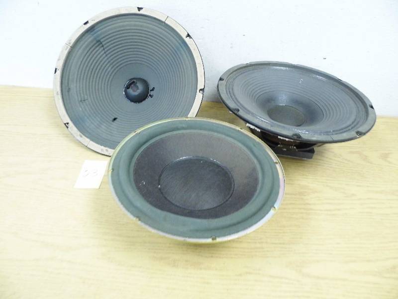 lot 23 image: 3 Speakers