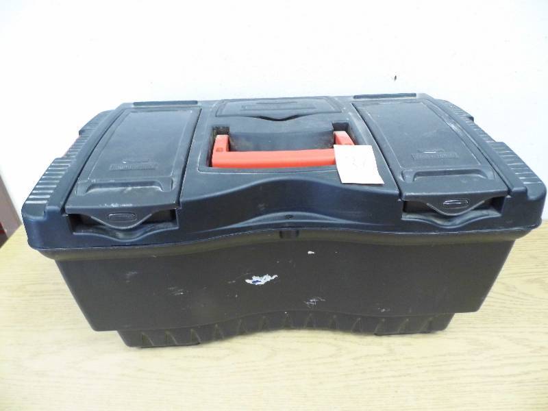 lot 27 image: Rubbermaid Roughneck Toolbox