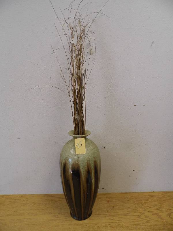 lot 35 image: Vase