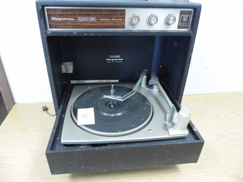 lot 36 image: Magnavox Turntable