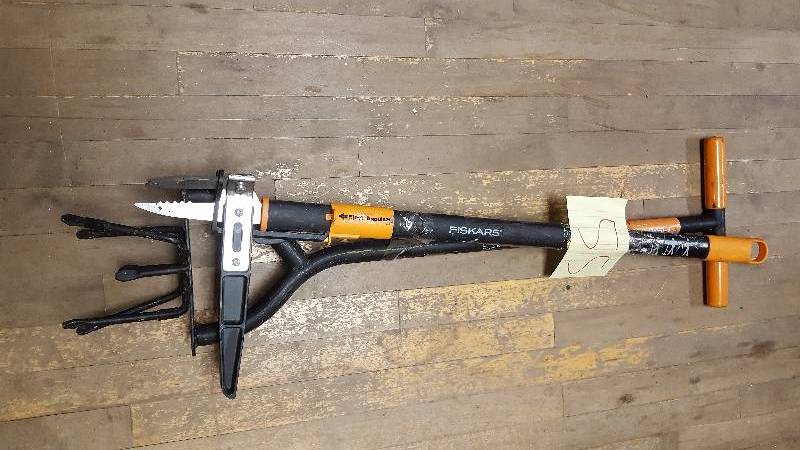 lot 55 image: Lot of 2 Fiskars Garden tools