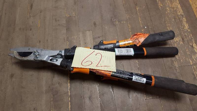 lot 62 image: Lot of 2 Fiskars cutters