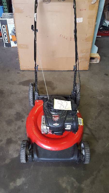 lot 82 image: Yard Machine 21 in Lawnmower in good working condition