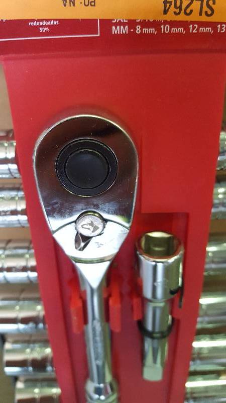 lot 102 image: Husky 16 PC Universal Tool Set