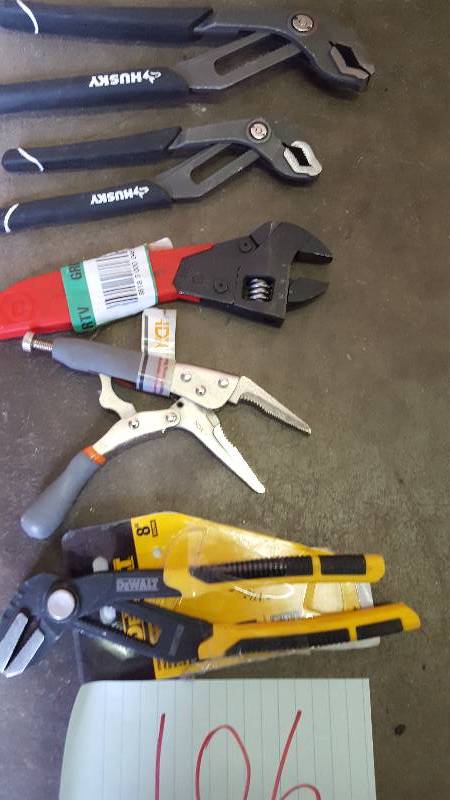 lot 106 image: Lot of assorted pliers