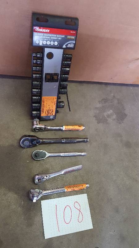 lot 108 image: Lot of sockets and ratchet sets