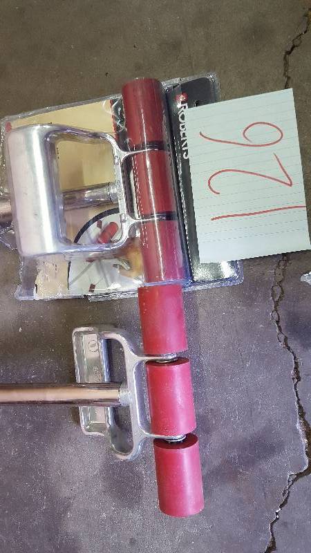 lot 126 image: Lot of 2 Roberts 17 to 27 Extendable Vynil Roller