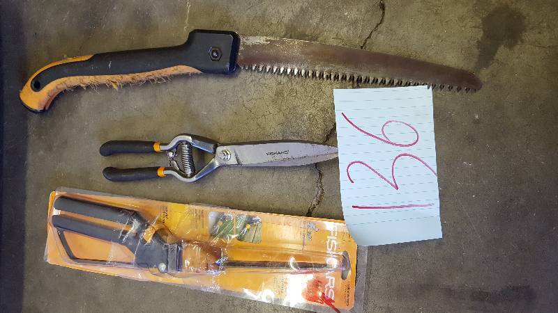 lot 136 image: Lot of Fiskars Garden Items