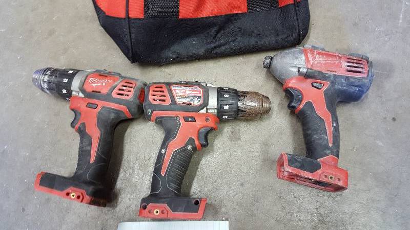 lot 142 image: Lot of 3 Milwaukee Toolsin working condition - and Milwaukee bag - no batteries or charger