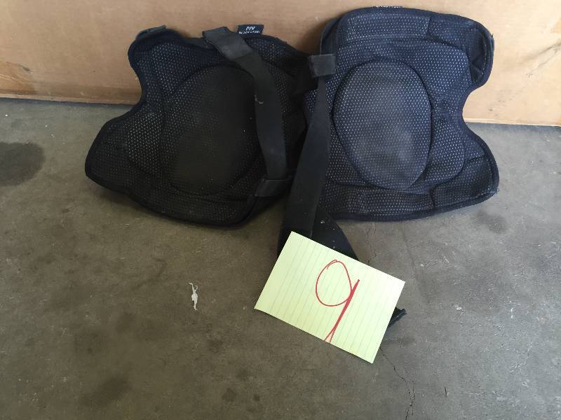 lot 9 image: Black  Knee Pad