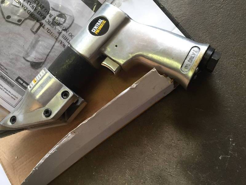 lot 14 image: Central Npheumatic Air shears cut through 18 gauge sheet metal, aluminum and plastic