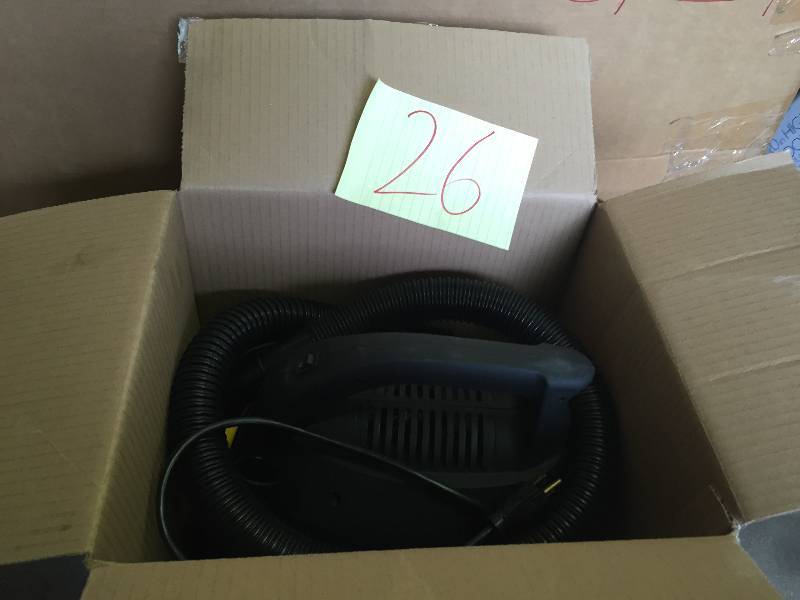 lot 26 image: Stinger 2.5 gal. 1.75-Peak HP Compact Wet Dry Vac in working conditions