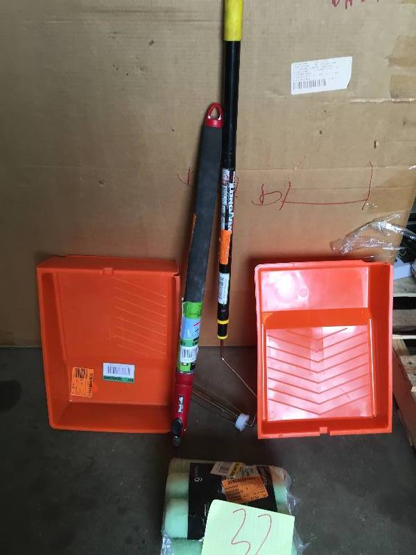 lot 32 image: LOT OF PAINTER STUFF