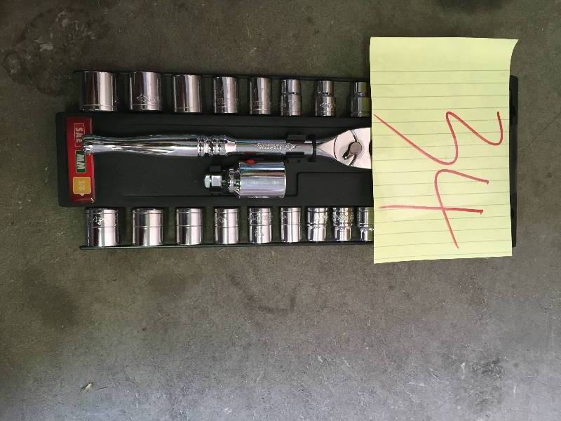 lot 34 image: HUSKY 38 in. Drive SAE Standard Illuminator (21-Piece)