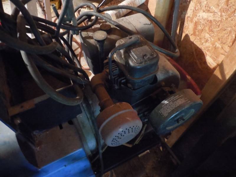 lot 1 image: MILLER BLUE STAR 2E WELDERGENERATOR WITH RECEPTACLES