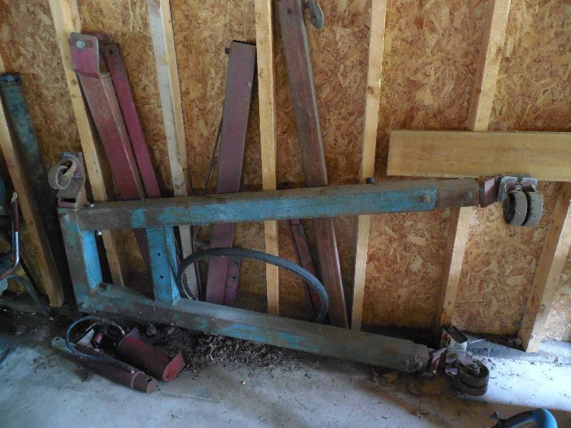 lot 2 image: HEAVY DUTY CHERRY PICKER