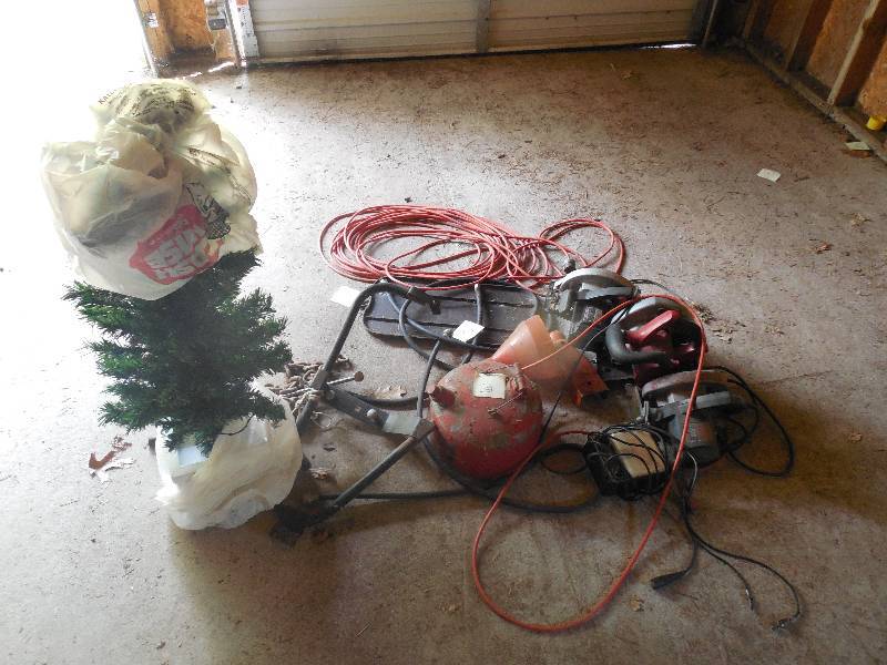 lot 5 image: LOT OF GOODIES