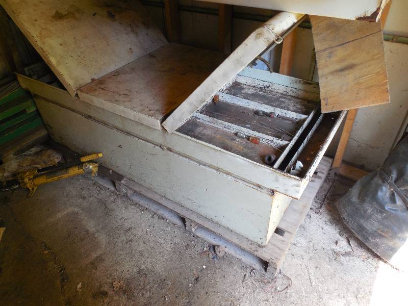 lot 3 image: TRUCK BED TOOL BOX
