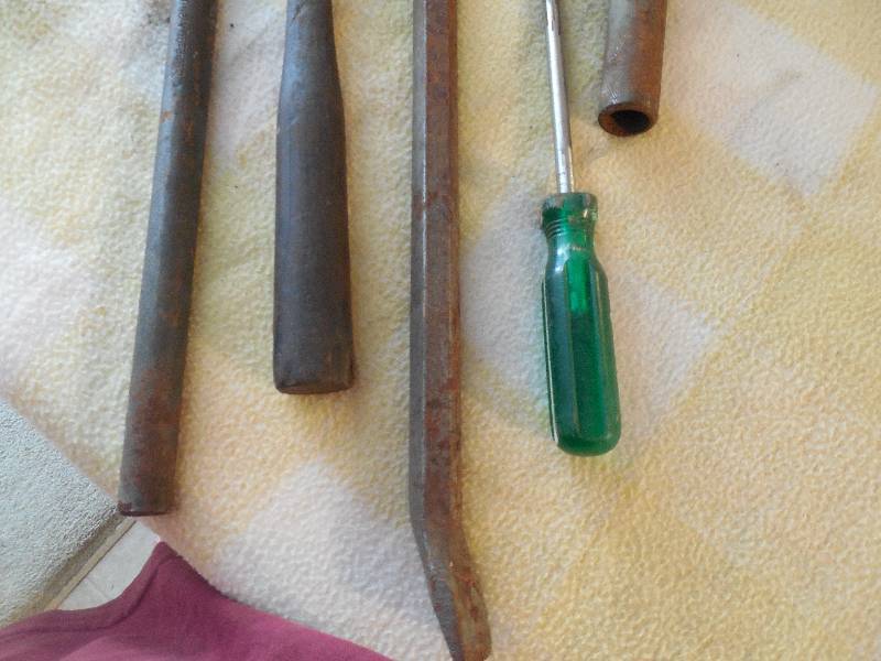 lot 8 image: 5 PIECE MISC TOOL LOT
