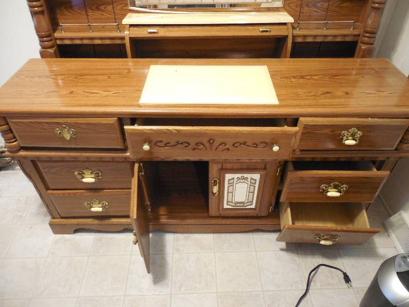lot 51 image: DRESSER WITH TOP  MIRROR