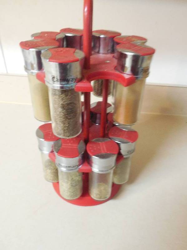 lot 16 image: 15 PIECE SPICE ORGANIZER