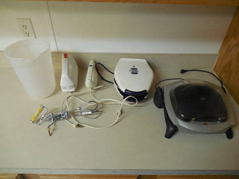 lot 19 image: KITCHEN APPLIANCE LOT